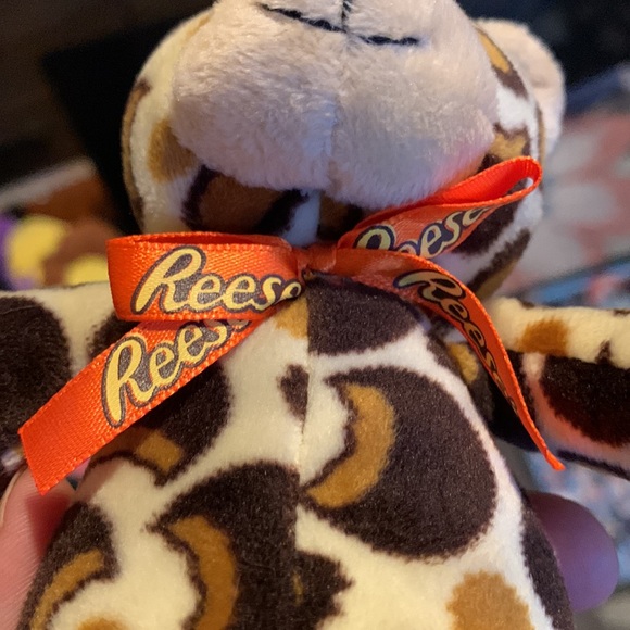 Reese’s limited edition leopard Reese’s cup bear ! - Picture 3 of 5